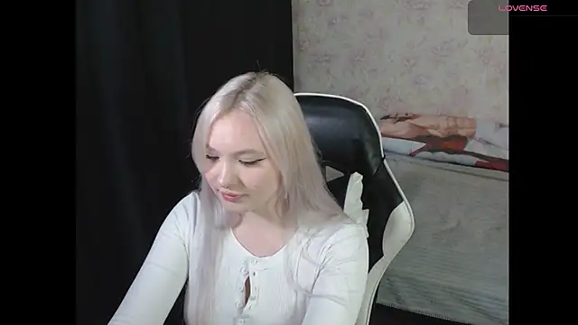 VikaPowers online show from March 29, 7:02 pm