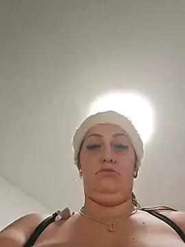 AvaLloyd online show from December 18, 3:44 am