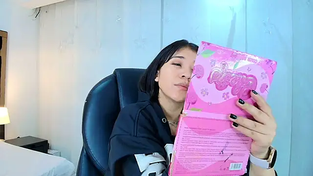 lina bedoya  online show from December 2, 11:45 am