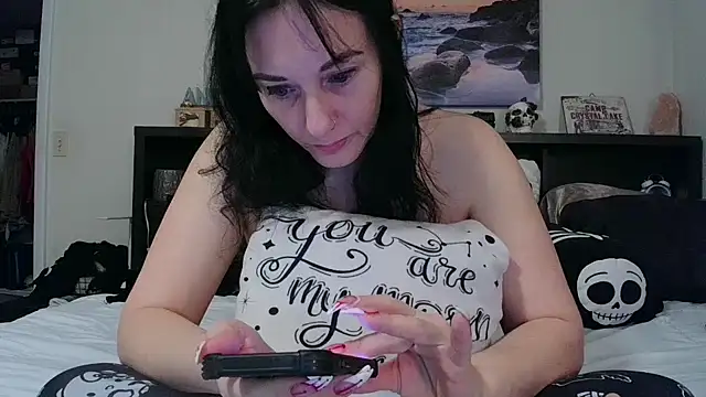 Snapshot of CrystalLakeXO chatting on October 12, 6:27 am CrystalLakeXO online show from October 12, 6:27 am