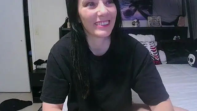 CrystalLakeXO online show from April 22, 4:20 am