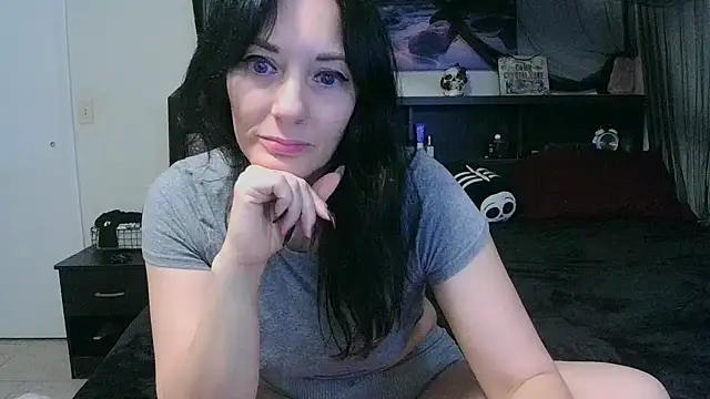 CrystalLakeXO online show from April 26, 5:16 am