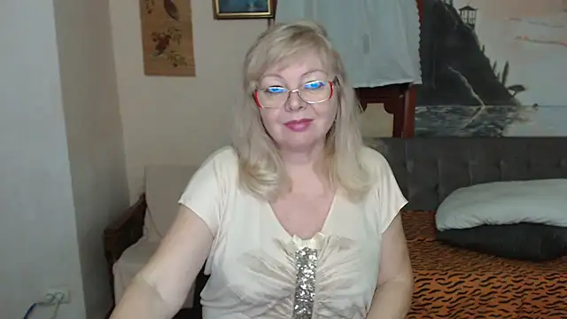 EvelynLoveShy online show from December 3, 8:22 pm