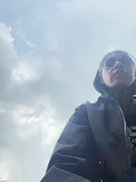 K Intraven0us online show from February 10, 8:23 pm