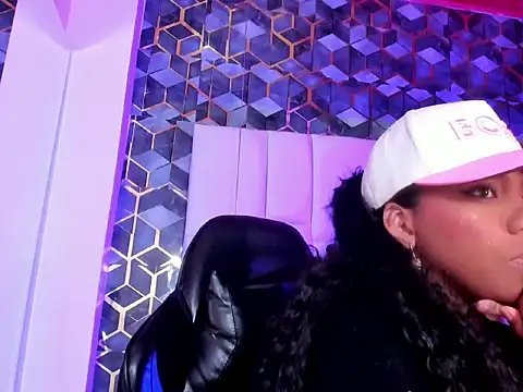 lia mariana online show from April 26, 9:56 pm