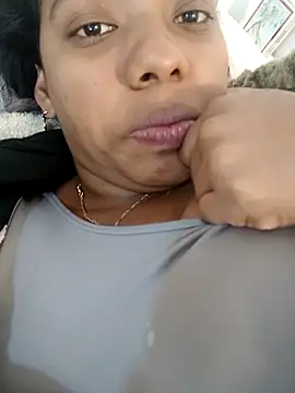 lia mariana online show from April 25, 3:42 am