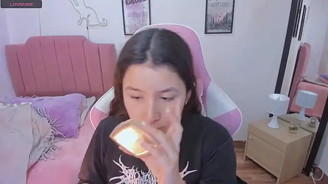 Amy joones online show from November 21, 2:08 pm