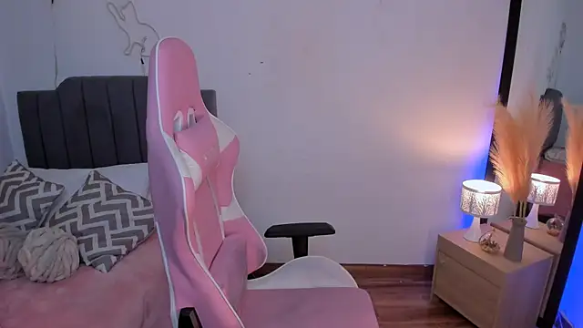 Amy joones online show from April 20, 11:24 am