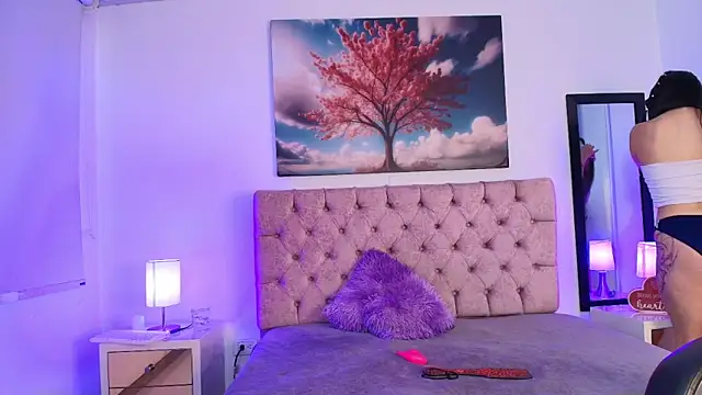 Julianaa Castro  online show from January 17, 11:40 am