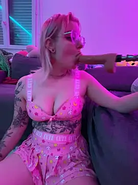 LaskaLeRoomba online show from January 17, 9:44 pm