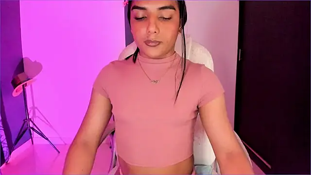 CandyLatinHott online show from October 21, 12:25 am