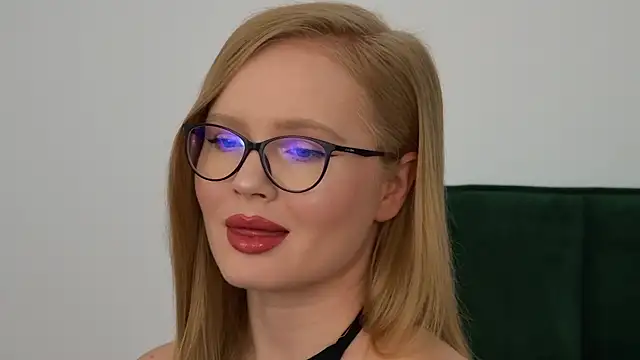 Chloe Richardson online show from April 27, 10:01 am