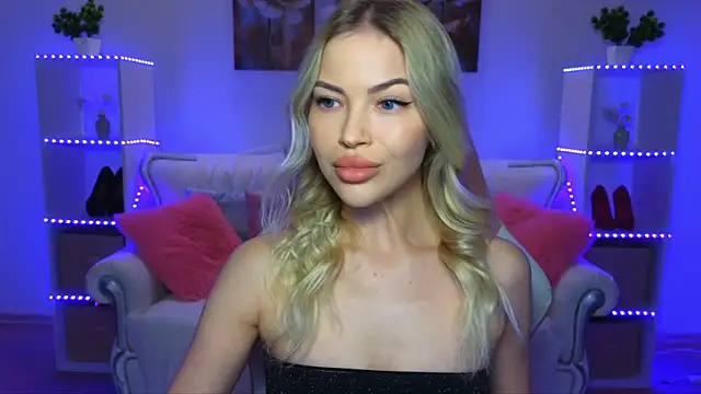 EmmyMills online show from September 25, 9:01 pm