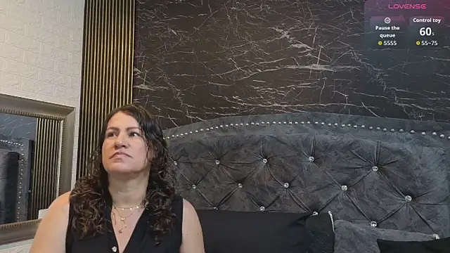 charlotte  G online show from April 19, 10:48 am