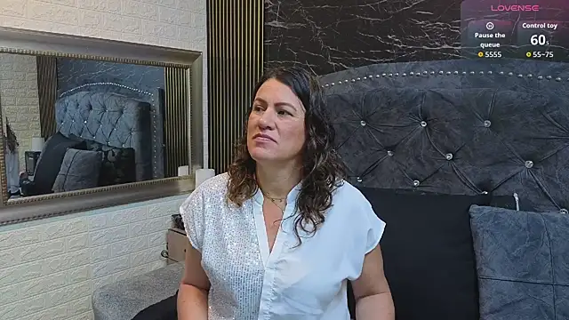 charlotte  G online show from April 22, 11:40 am