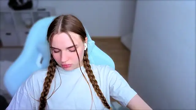 StellaLawless online show from October 24, 8:05 pm