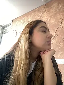 Miabonnett  online show from October 10, 12:32 pm