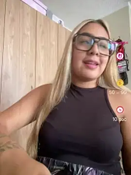 Miabonnett  online show from April 29, 3:37 pm