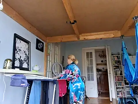 FrauleinSchmitt online show from November 10, 11:38 am