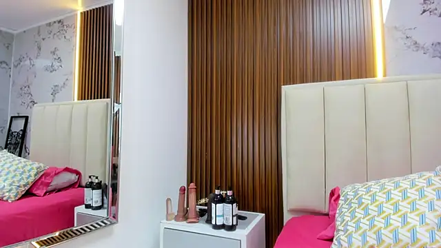 MADISON ROWAN1 online show from October 2, 3:33 am