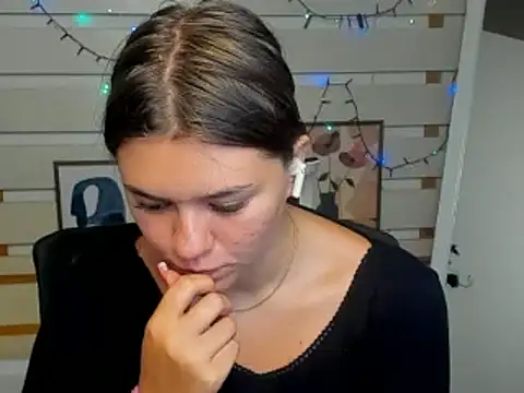 Josephine Kiss online show from June 19, 1:36 pm