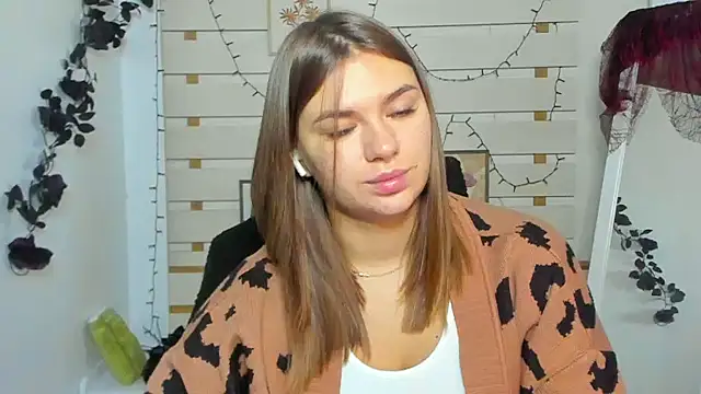 Josephine Kiss online show from November 10, 1:39 pm