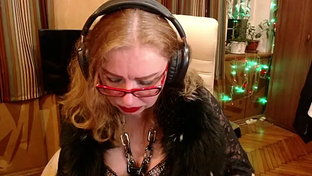 Miss Tress online show from June 20, 6:55 pm