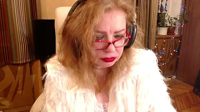 Miss Tress online show from July 8, 9:28 pm