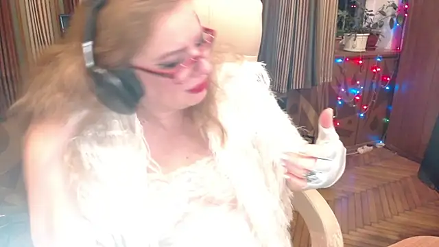 Miss Tress online show from July 12, 9:04 pm