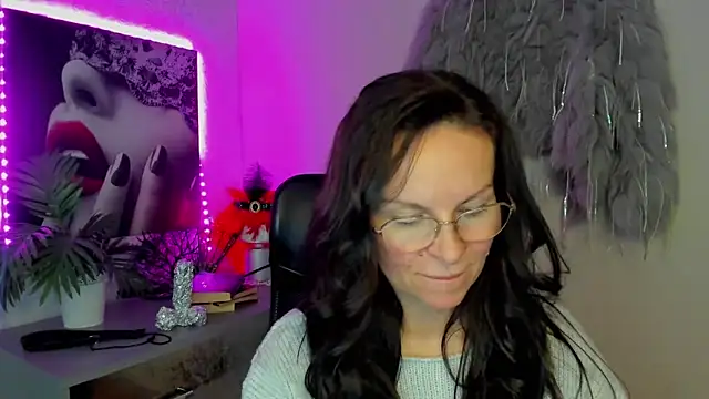 HelenLuxx online show from March 3, 4:13 pm