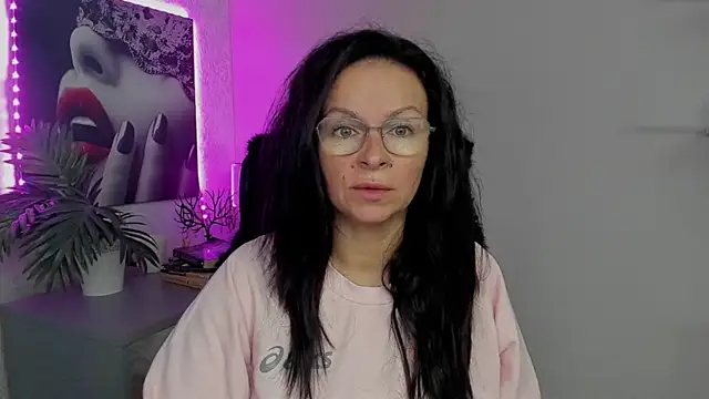 HelenLuxx online show from September 18, 5:39 am