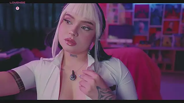 sensualkattt online show from June 18, 1:38 pm