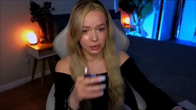 Lily Yin online show from April 9, 6:05 am