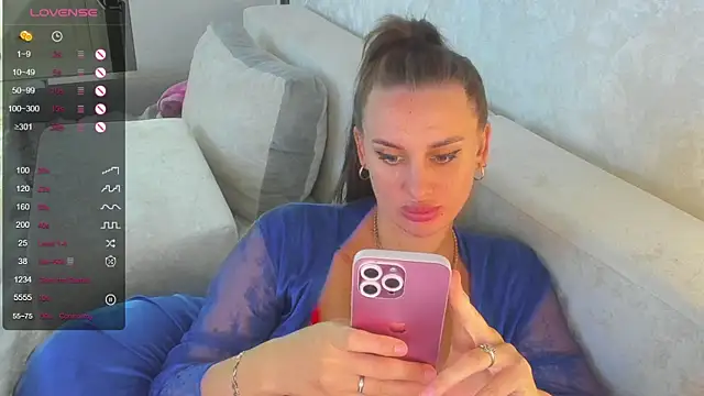 Snapshot of Cherry-Legenda chatting on September 19, 10:47 am Cherry-Legenda online show from September 19, 10:47 am