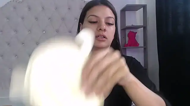 Abril Squirt online show from April 24, 9:50 pm