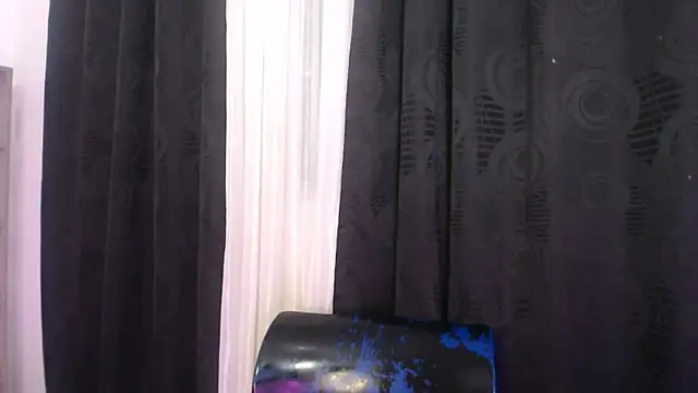 Snapshot of Abril_Squirt chatting on September 15, 5:49 am Abril Squirt online show from September 15, 5:49 am