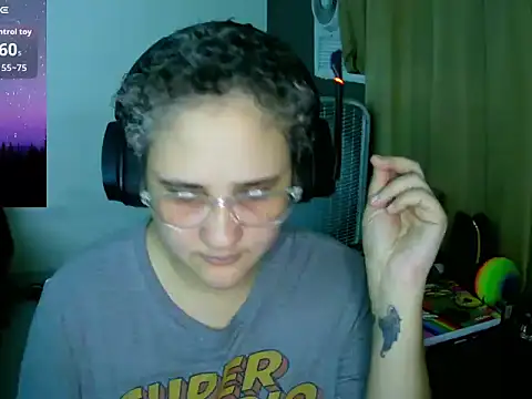 Snapshot of lolalicious_758 chatting on October 7, 11:42 pm lolalicious 758 online show from October 7, 11:42 pm