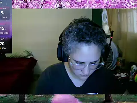 Snapshot of lolalicious_758 chatting on September 17, 6:28 pm lolalicious 758 online show from September 17, 6:28 pm