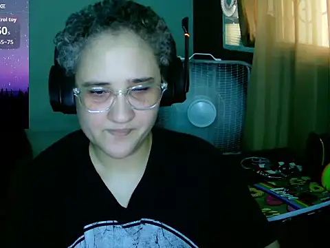 Snapshot of lolalicious_758 chatting on October 6, 6:02 pm lolalicious 758 online show from October 6, 6:02 pm