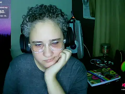 Snapshot of lolalicious_758 chatting on October 5, 4:17 am lolalicious 758 online show from October 5, 4:17 am