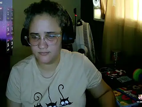 Snapshot of lolalicious_758 chatting on September 24, 3:00 pm lolalicious 758 online show from September 24, 3:00 pm