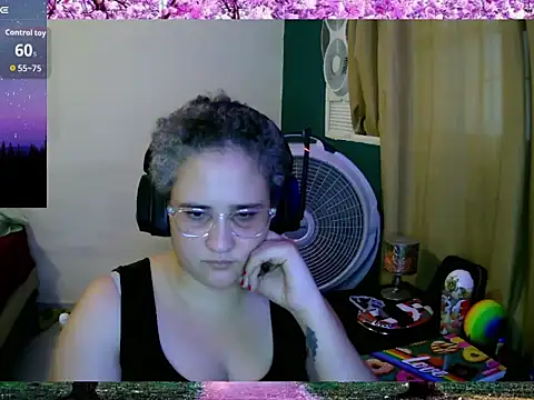 Snapshot of lolalicious_758 chatting on September 19, 9:36 pm lolalicious 758 online show from September 19, 9:36 pm