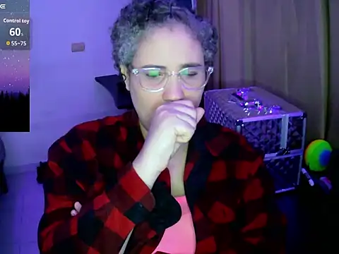 Snapshot of lolalicious_758 chatting on October 27, 11:21 pm lolalicious 758 online show from October 27, 11:21 pm