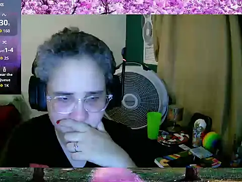 Snapshot of lolalicious_758 chatting on September 18, 7:45 pm lolalicious 758 online show from September 18, 7:45 pm