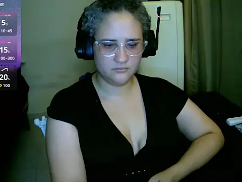 Snapshot of lolalicious_758 chatting on September 12, 12:22 am lolalicious 758 online show from September 12, 12:22 am