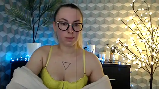 Snapshot of _Leslyy_Solo_1 chatting on October 24, 6:48 pm  Leslyy Solo 1 online show from October 24, 6:48 pm