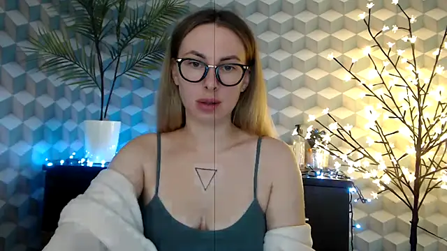 Snapshot of _Leslyy_Solo_1 chatting on October 23, 6:47 pm  Leslyy Solo 1 online show from October 23, 6:47 pm