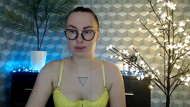 Snapshot of _Leslyy_Solo_1 chatting on October 22, 4:23 pm  Leslyy Solo 1 online show from October 22, 4:23 pm