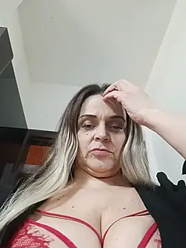 hugebobbs online show from June 10, 4:38 pm