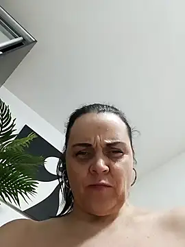 hugebobbs online show from April 23, 9:39 am